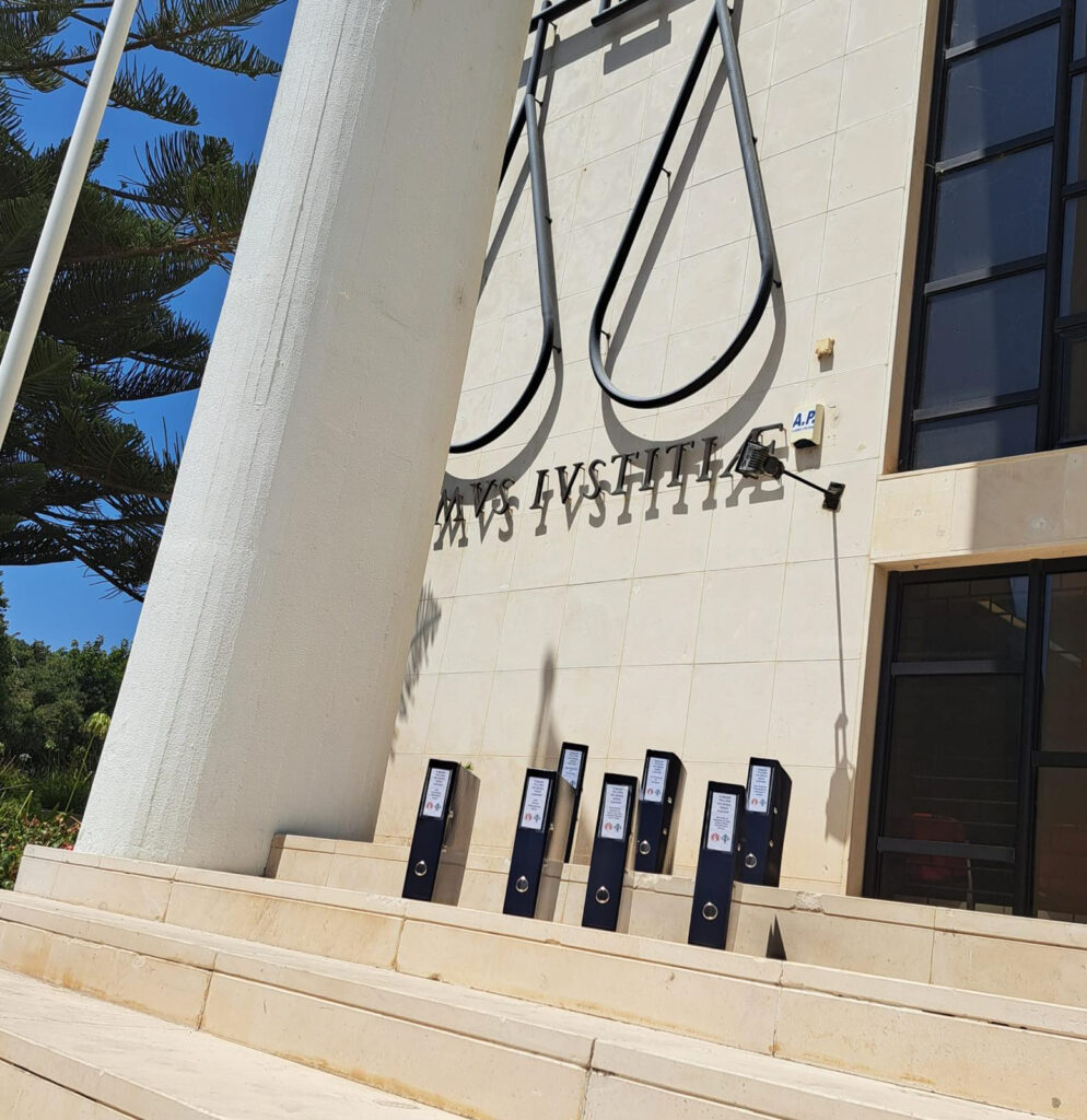 Imagem Whatsapp 2025-08-08 às 163344_e10245bd-2 | Ps Oeiras Listas Para a Câmara Municipal, Assembleia Municipal E Juntas De Freguesia Nas Escadas Do Tribunal De Oeiras
